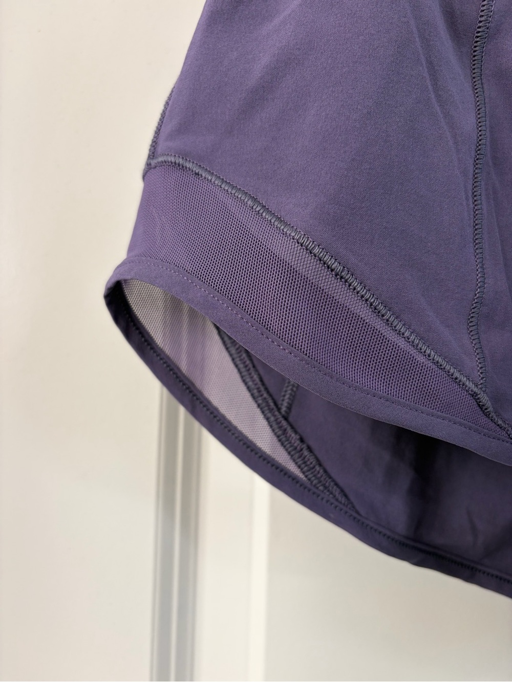 Lululemon hotty hot shorts purple 6 tall - Picture 4 of 9